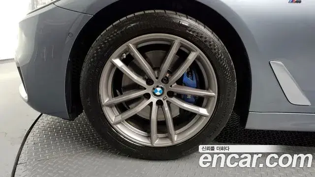 BMW 5 Series 2018 — Şəkil 7/20