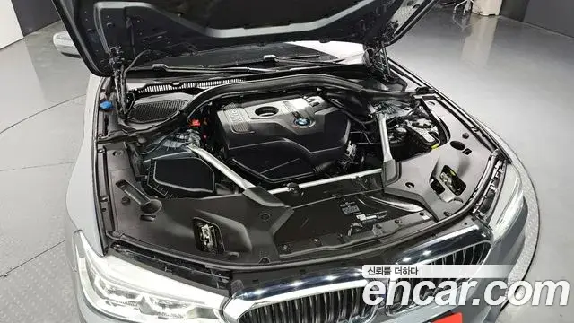 BMW 5 Series 2018 — Şəkil 15/20