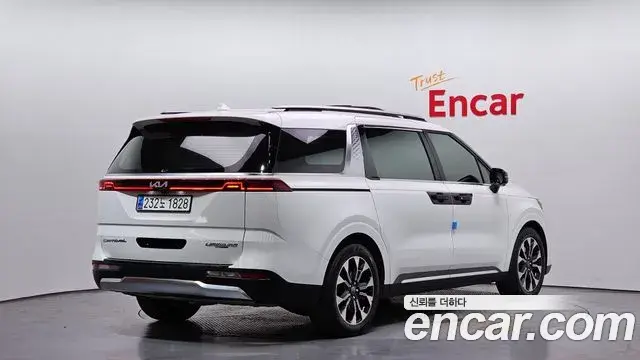Kia Carnival 2021 — Photo 2/20