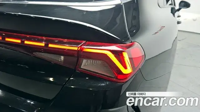 Kia K5 2021 — Şəkil 14/32