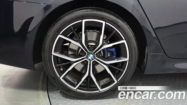 BMW 5 Series 2022 — Şəkil 11/20