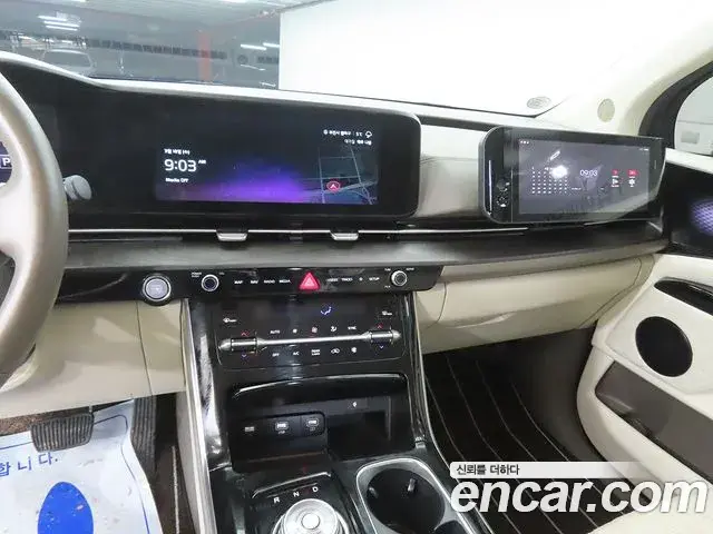 Kia Carnival 2022 — Photo 18/20