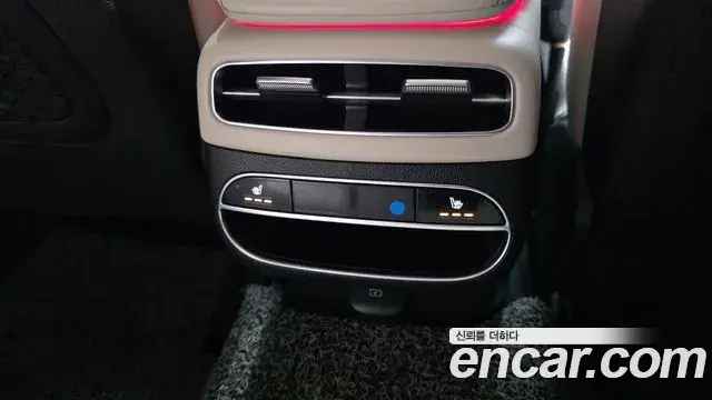 Genesis GV70 2021 — Photo 28/32