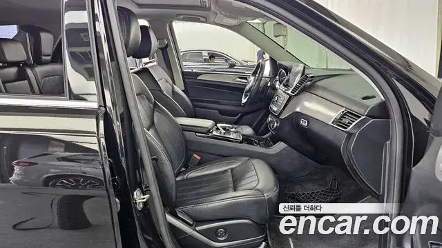 Mercedes-Benz GLE-Class 2018 — ფოტო 2/20