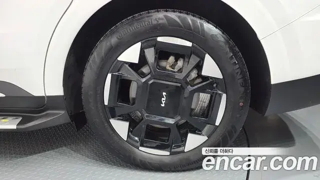 Kia Carnival 2024 — ფოტო 31/39