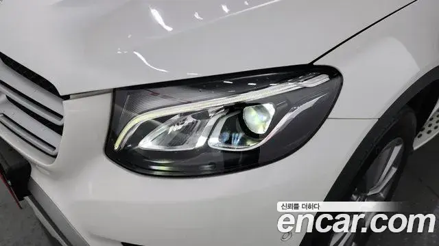 Mercedes-Benz GLC-Class 2018 — Photo 6/34