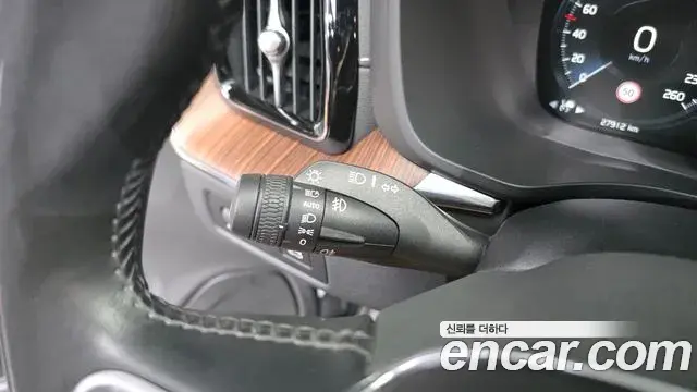 Volvo XC60 2021 — Şəkil 19/30