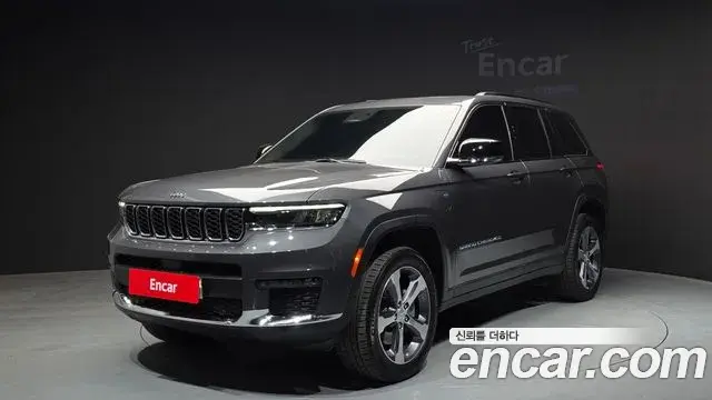 Jeep Grand Cherokee 2023 — Photo 32/32