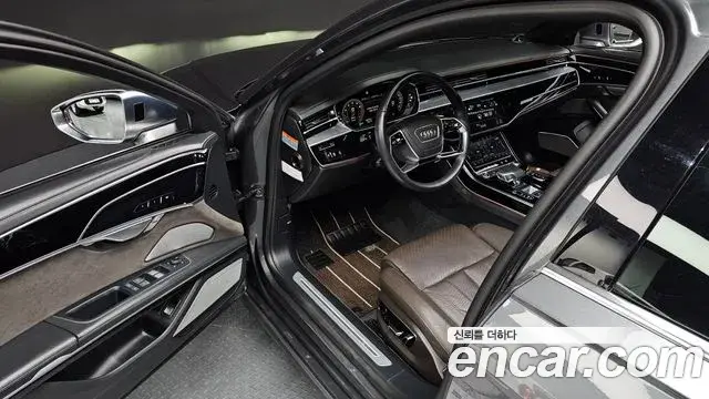 Audi A8 2021 — Фото 11/20