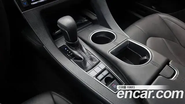 Toyota Avalon 2018 — Photo 9/20