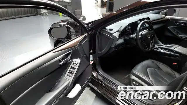 Toyota Avalon 2018 — Photo 10/20