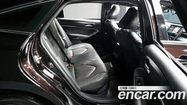 Toyota Avalon 2018 — Photo 11/20