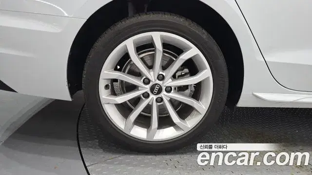 Audi A4 2022 — ფოტო 20/31