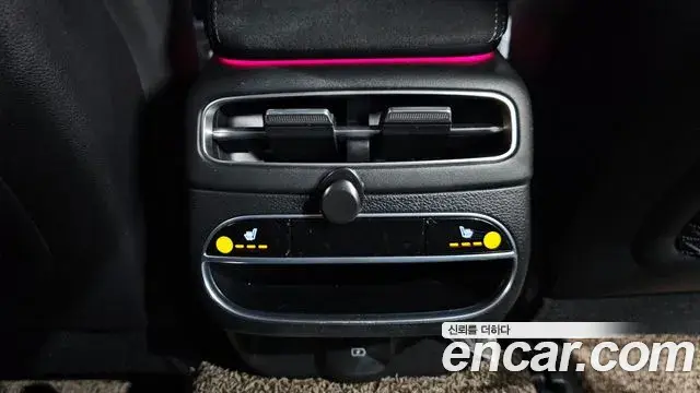 Genesis GV70 2021 — ფოტო 16/41