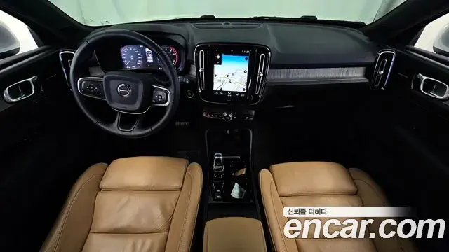 Volvo XC40 2020 — Фото 10/20