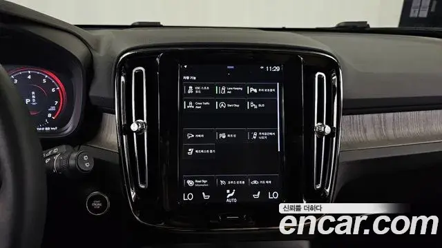 Volvo XC40 2020 — Фото 15/20