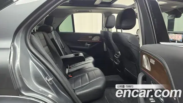 Mercedes-Benz GLE-Class 2021 — ფოტო 30/35
