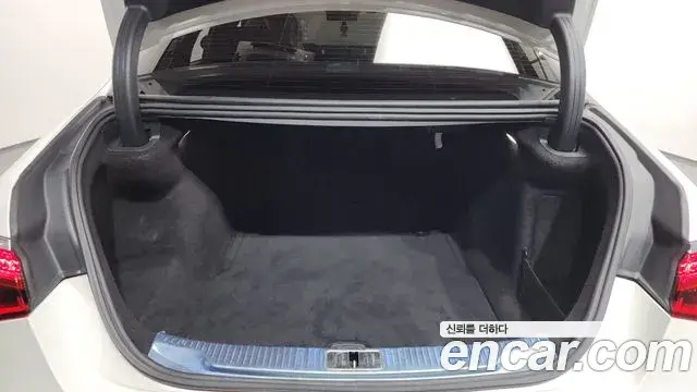 Mercedes-Benz S-Class 2021 — Photo 10/34