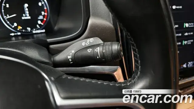 Volvo V90 Cross Country 2018 — Photo 28/30