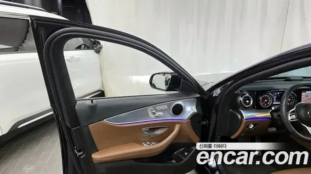 Mercedes-Benz E-Class 2020 — ფოტო 18/32