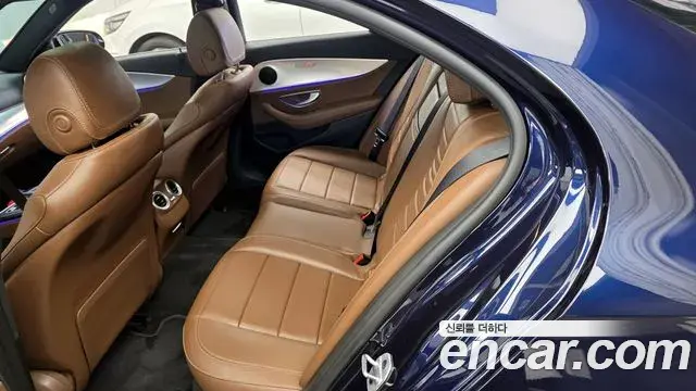 Mercedes-Benz E-Class 2020 — ფოტო 14/32