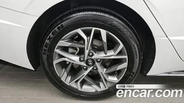 Hyundai Sonata Hybrid 2022 — ფოტო 11/32