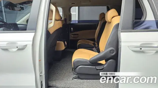 Kia Carnival 2021 — Photo 12/20
