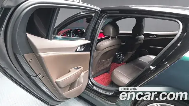 Kia Stinger 2018 — Şəkil 13/36