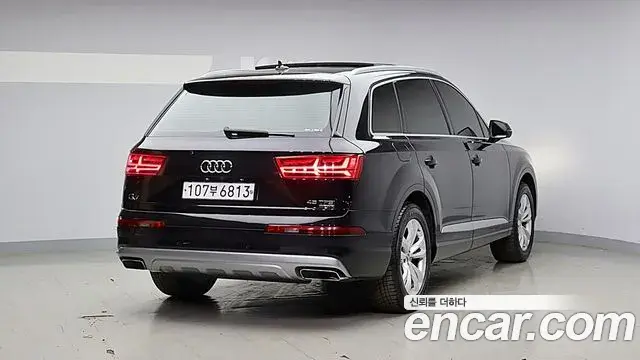 Audi Q7 2019 — Фото 1/20