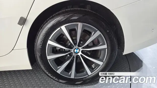 BMW 3 Series 2023 — ფოტო 15/33