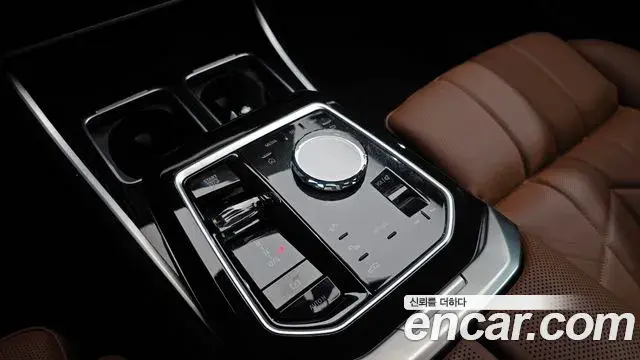 BMW 7 Series 2025 — Фото 9/20