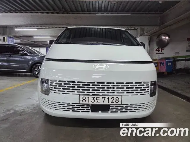 Hyundai Staria 2023 — Photo 3/20