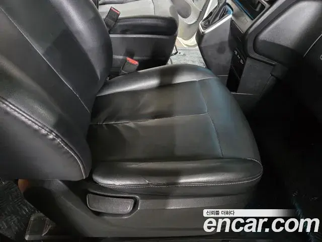 Hyundai Staria 2023 — Photo 17/20