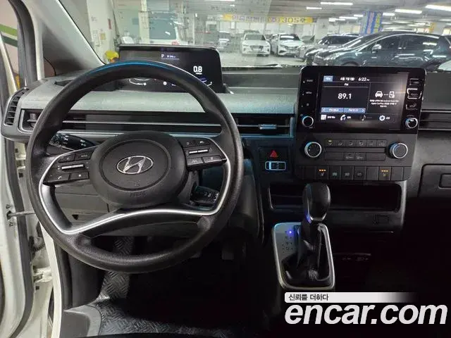 Hyundai Staria 2023 — Photo 18/20