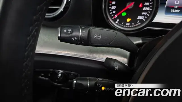 Mercedes-Benz E-Class 2018 — Photo 30/31
