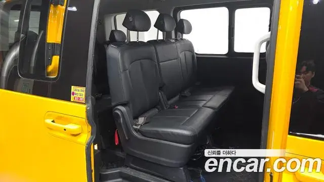 Hyundai Staria 2023 — Фото 11/20