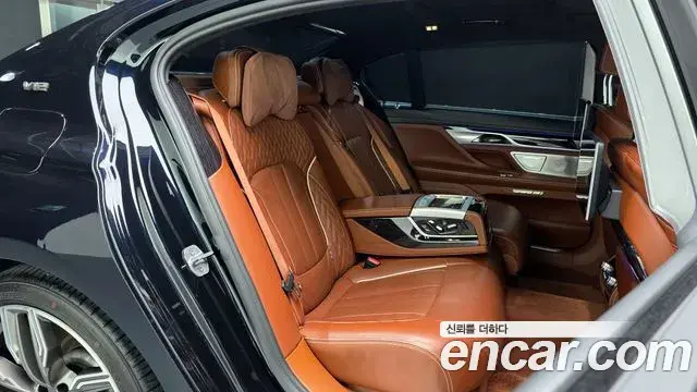 BMW 7 Series 2018 — Фото 10/20