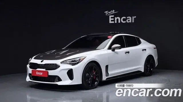 Kia Stinger 2018 — Фото 1/20