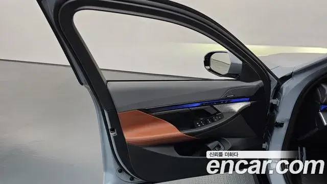 BMW 5 Series 2024 — Photo 8/41
