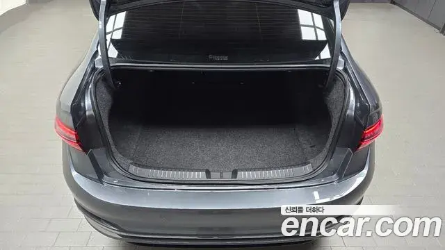 Volkswagen Jetta 2023 — Şəkil 4/20