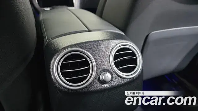 Mercedes-Benz GLC-Class 2021 — Photo 10/34