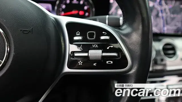 Mercedes-Benz E-Class 2019 — Photo 13/20