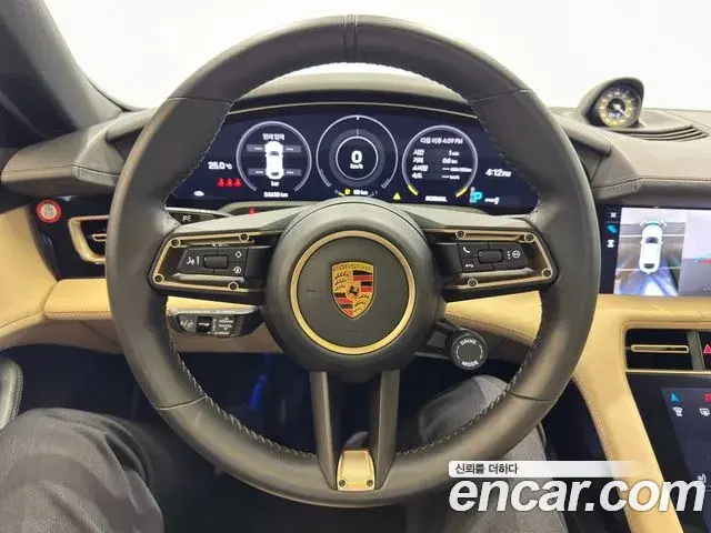 Porsche Taycan 2023 — Photo 1/20