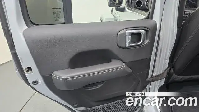 Jeep Wrangler 2022 — Şəkil 33/35