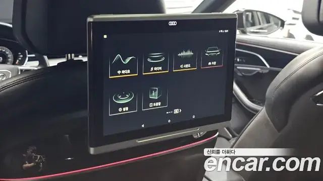 Audi A8 2020 — Photo 13/40