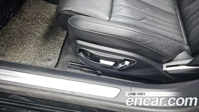 Audi A8 2020 — Photo 19/40
