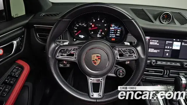 Porsche Macan 2021 — Фото 13/20