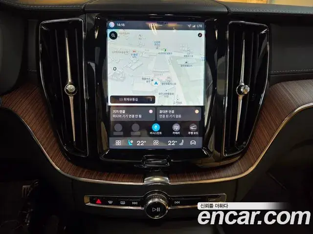 Volvo XC60 2025 — ფოტო 12/20