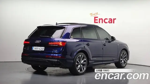 Audi Q7 2023 — Şəkil 16/34