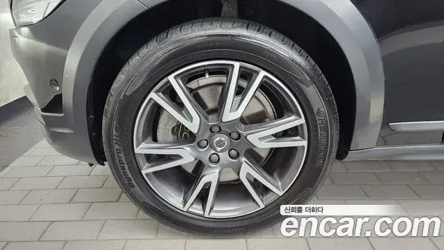 Volvo V90 Cross Country 2019 — Şəkil 18/20